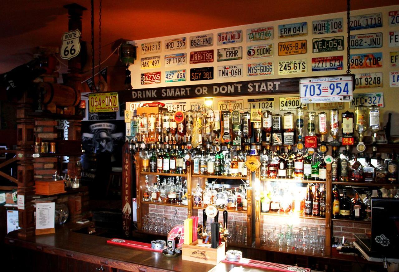 Pension Alfa & Whisky Pub 타보르 외부 사진