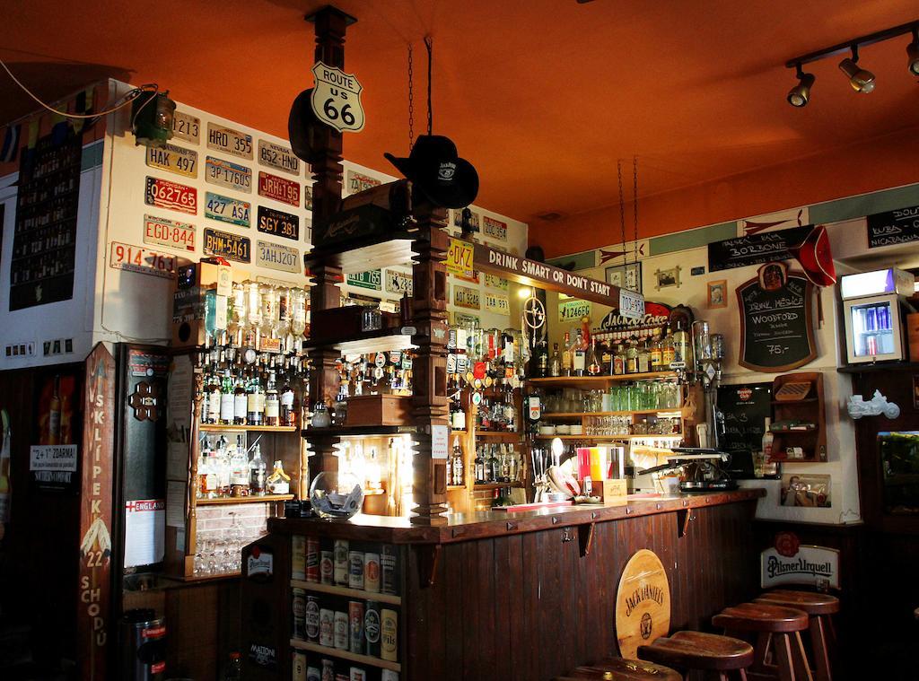 Pension Alfa & Whisky Pub 타보르 외부 사진
