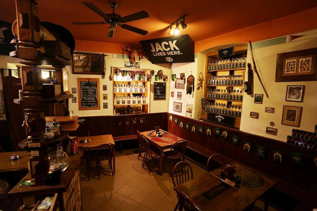 Pension Alfa & Whisky Pub 타보르 외부 사진